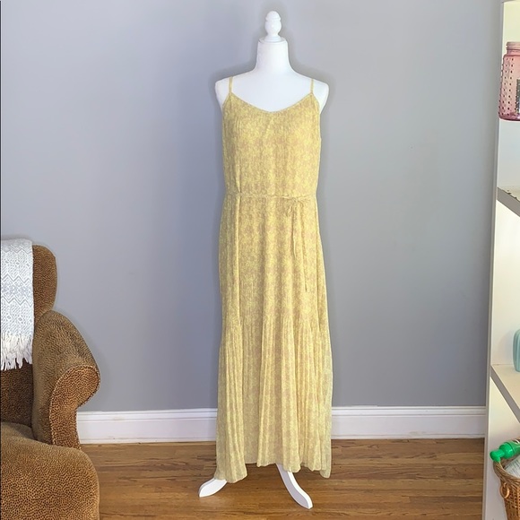 Old Navy Dresses & Skirts - 🛍Old Navy Yellow and Beige Maxi Summer Dress SZ L